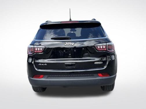 Diamond Black Crystal Pearlcoat 2023 Jeep Compass Latitude Lux