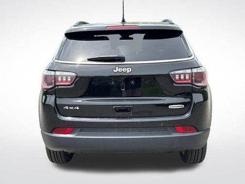 Diamond Black Crystal Pearlcoat 2023 Jeep Compass Latitude Lux