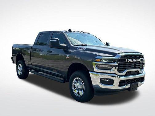 2025 RAM 2500 Tradesman Crew Cab 4x4 6'4' Box