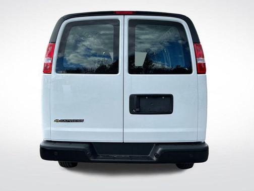 2025 Chevrolet Express 2500 RWD 2500 Regular Wheelbase WT