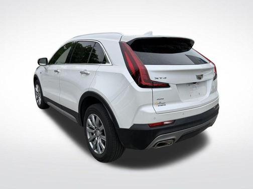Crystal White Tricoat 2023 Cadillac XT4 Premium Luxury