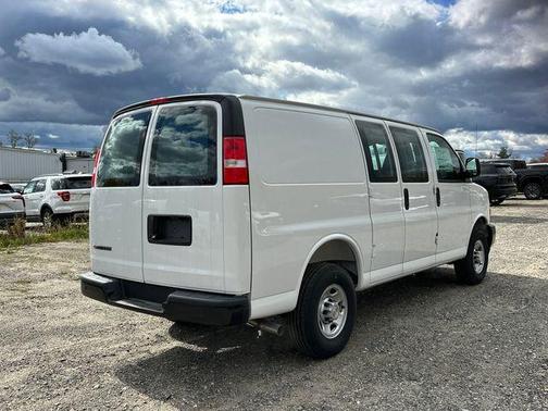 2025 Chevrolet Express 2500 RWD 2500 Regular Wheelbase WT