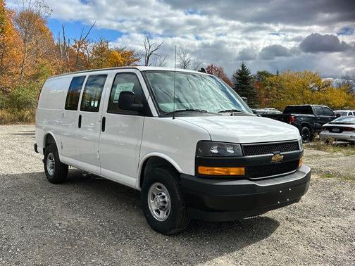 2025 Chevrolet Express 2500 RWD 2500 Regular Wheelbase WT