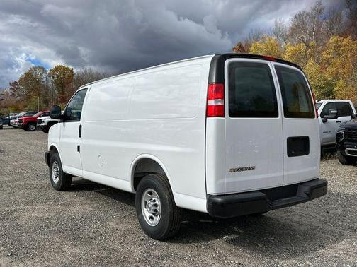 2025 Chevrolet Express 2500 RWD 2500 Regular Wheelbase WT
