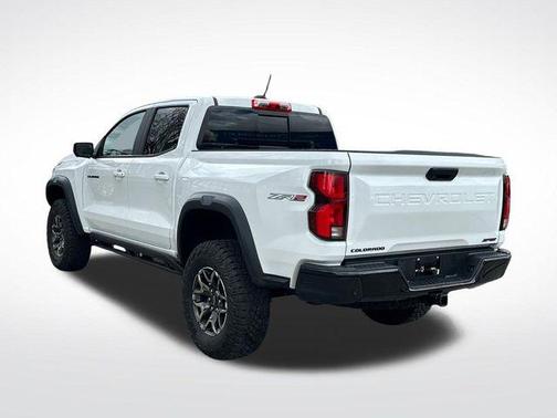 Summit White 2024 Chevrolet Colorado ZR2