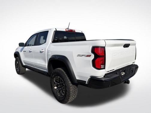 Summit White 2024 Chevrolet Colorado ZR2