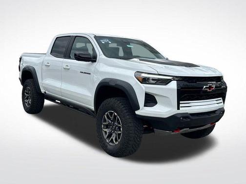 Summit White 2024 Chevrolet Colorado ZR2
