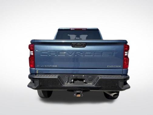 Lakeshore Blue Metallic 2025 Chevrolet Silverado 2500 Custom