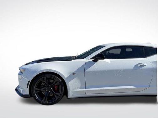 Summit White 2018 Chevrolet Camaro 1SS