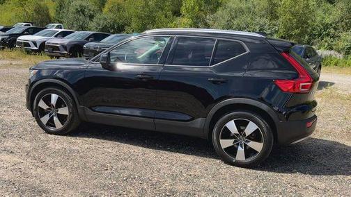 2021 Volvo XC40 T5 Momentum