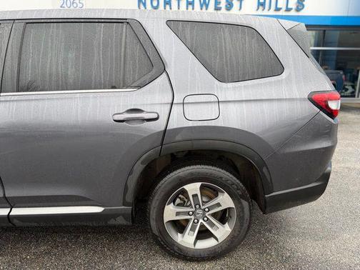 Modern Steel Metallic 2025 Honda Pilot EX-L