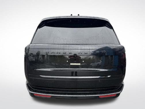 Ligurian Black SV Bespoke Ultra Metallic Gloss 2024 Land Rover Range Rover P400 SE