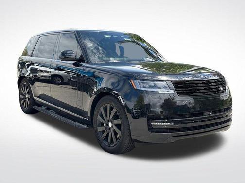 Ligurian Black SV Bespoke Ultra Metallic Gloss 2024 Land Rover Range Rover P400 SE