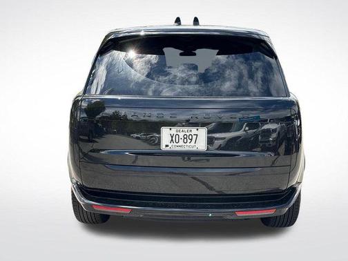 Ligurian Black SV Bespoke Ultra Metallic Gloss 2024 Land Rover Range Rover P400 SE
