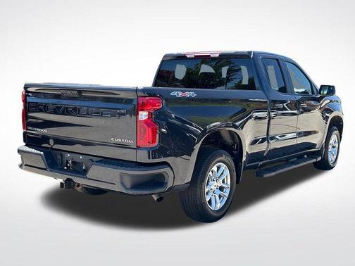 Dark Ash Metallic 2022 Chevrolet Silverado 1500 Custom