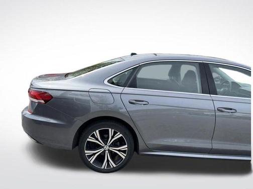 Platinum Gray Metallic 2020 Volkswagen Passat 2.0T SE