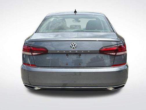 Platinum Gray Metallic 2020 Volkswagen Passat 2.0T SE