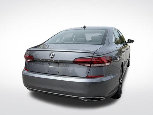 Platinum Gray Metallic 2020 Volkswagen Passat 2.0T SE