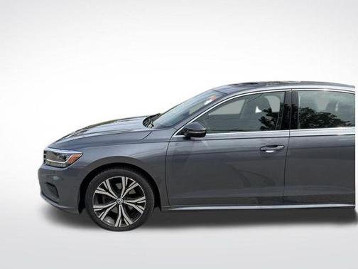 Platinum Gray Metallic 2020 Volkswagen Passat 2.0T SE