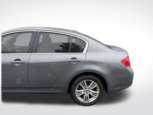 Graphite Shadow 2015 INFINITI Q40 Base