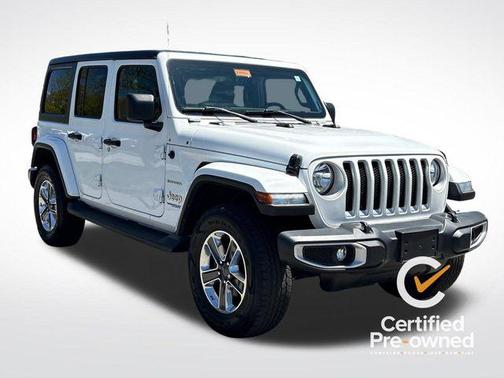 Bright White Clearcoat 2022 Jeep Wrangler Unlimited Sahara