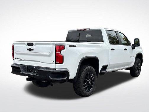 Summit White 2026 Chevrolet Silverado 2500 LT