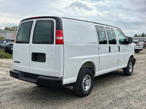 2025 Chevrolet Express 2500 RWD 2500 Regular Wheelbase WT