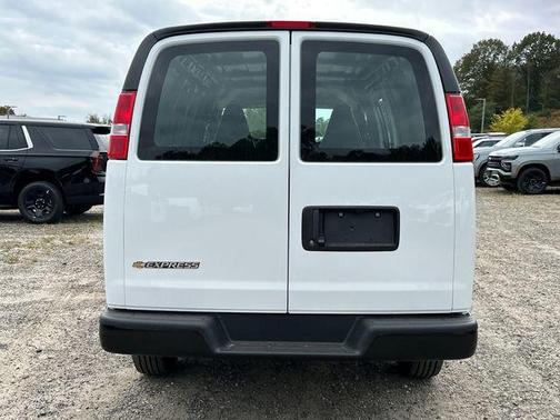 2025 Chevrolet Express 2500 RWD 2500 Regular Wheelbase WT