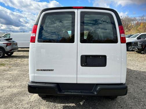 2025 Chevrolet Express 2500 RWD 2500 Regular Wheelbase WT