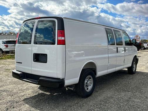 2025 Chevrolet Express 2500 RWD 2500 Regular Wheelbase WT