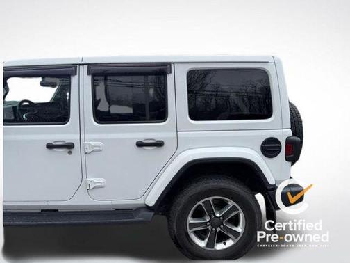 Bright White Clearcoat 2019 Jeep Wrangler Unlimited Sahara