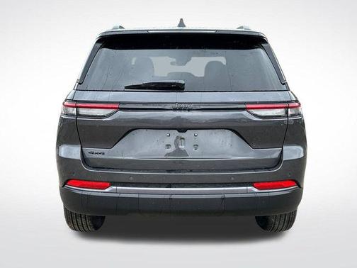 Baltic Gray Metallic Clearcoat 2026 Jeep Grand Cherokee Altitude