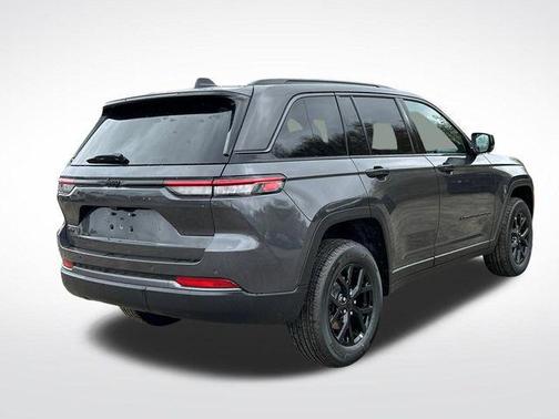 Baltic Gray Metallic Clearcoat 2026 Jeep Grand Cherokee Altitude