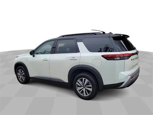 2023 Nissan Pathfinder SL 4WD