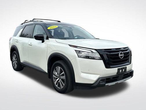 2023 Nissan Pathfinder SL 4WD