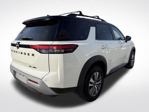2023 Nissan Pathfinder SL 4WD