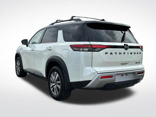 2023 Nissan Pathfinder SL 4WD