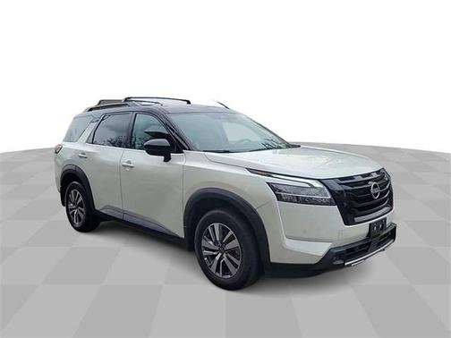 2023 Nissan Pathfinder SL 4WD