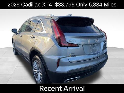 2025 Cadillac XT4 Premium Luxury