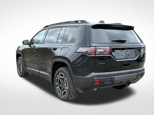 Diamond Black Crystal Pearlcoat 2026 Jeep Cherokee Limited