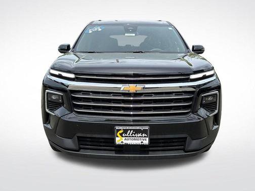 Mosaic Black Metallic 2025 Chevrolet Traverse LT