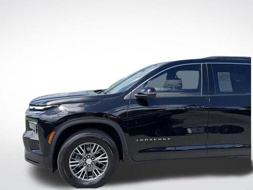 Mosaic Black Metallic 2025 Chevrolet Traverse LT