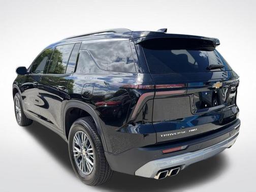 Mosaic Black Metallic 2025 Chevrolet Traverse LT