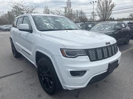 2022 Jeep Grand Cherokee Laredo