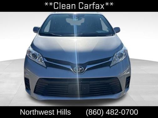 2018 Toyota Sienna LE
