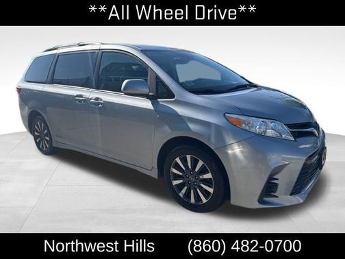 2018 Toyota Sienna LE