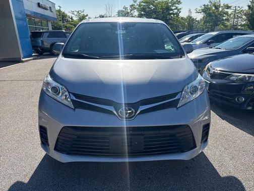 2018 Toyota Sienna LE