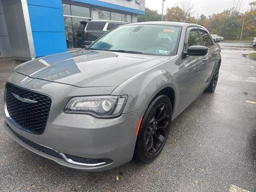2018 Chrysler 300 Touring