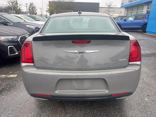 2018 Chrysler 300 Touring