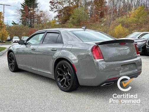 2018 Chrysler 300 Touring
